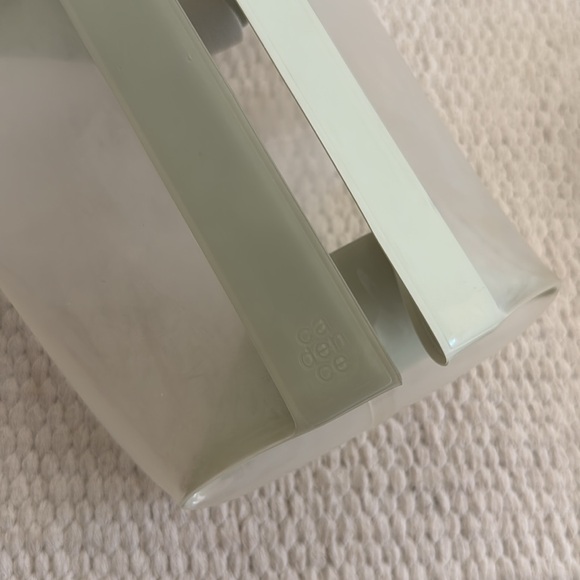 Cadence Medium Parcel Toiletry Bag - Picture 2 of 4